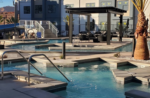 Brand new exquisite 2-bedroom condo with water park in St. George/Hurricane.