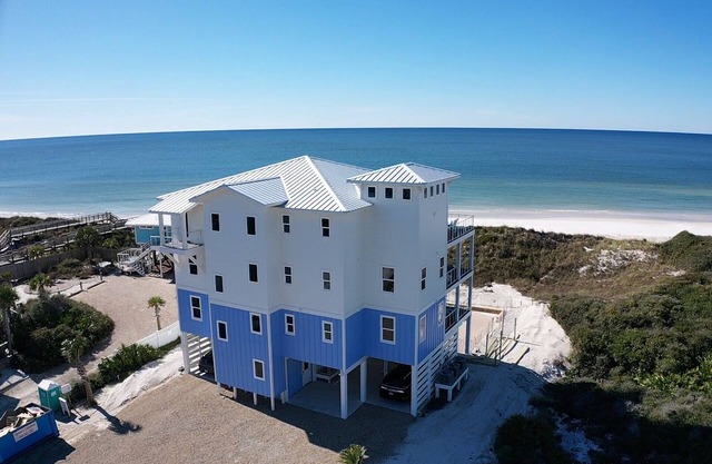 Brand new GULF FRONT, elevator, private pool and beach access, pets welcome!