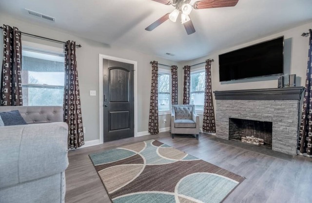 Brand New & High Quality Reno w/Great Location