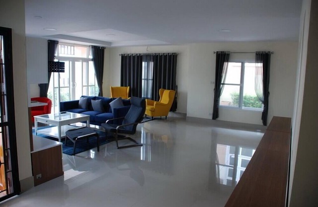 Brand New House for rent 300m2.
