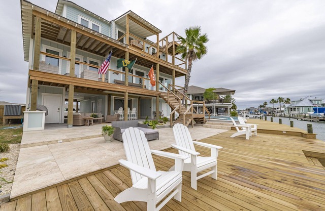 Brand New Key Allegro Rockport Home! Private Pool, Sleeps 12, Large Canal Dock!