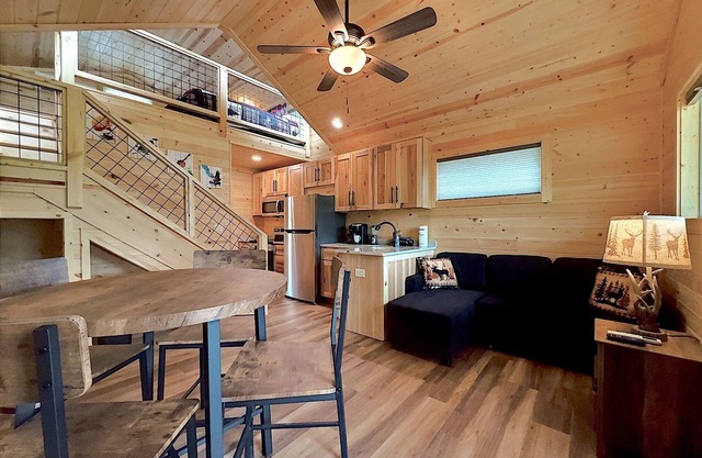 Brand New! Lakeview Tiny Home in Downtown Hiawassee
