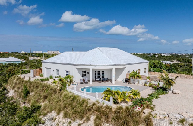 Brand New Longbay Hills Villa w/Pool - Panoramic Views & 5 Minutes to the Beach