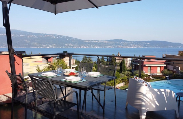 Brand new luxury apartment with spectacular lake view, Wi-Fi Free