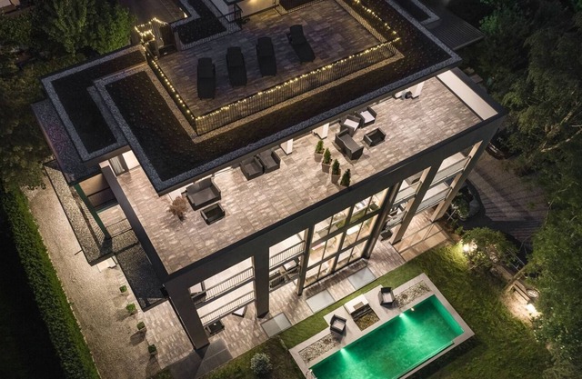 Brand new luxury apartments for 2-6 people close to lifts