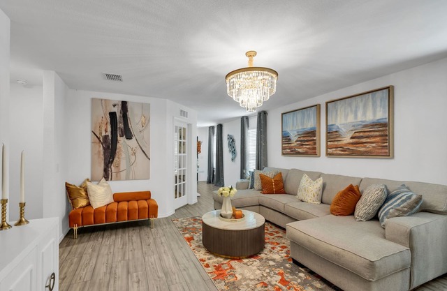 Brand new luxurious 4-bedroom house in Princeton with WiFi and AC
