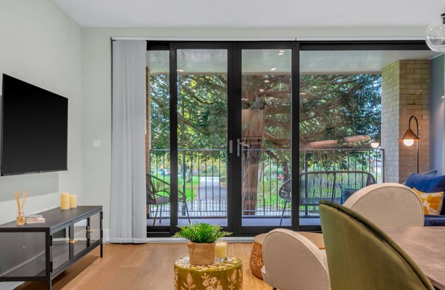 Brand New Luxury Apartment with Terrace Park Views