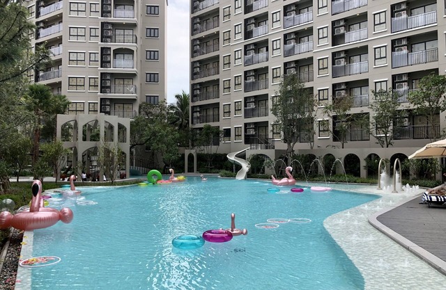 Brand New Luxury Condo | Just Minutes to Beach