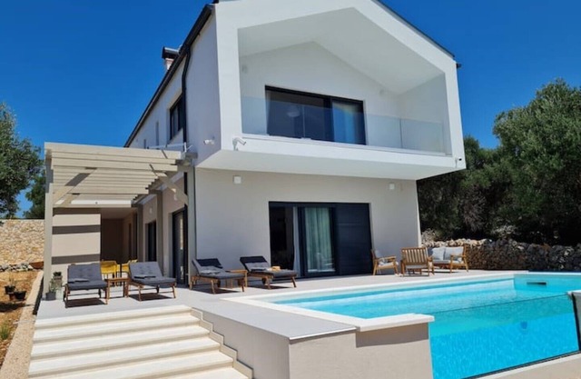 Brand new luxury Villa Lun, 5 stars, 4 bedrooms, pool