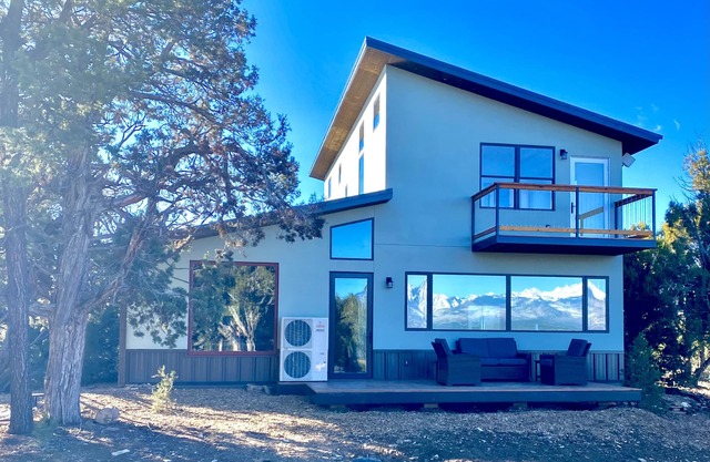 Brand New Magical Modern Home by Mesa Verde Park with Scenic Mountain Views