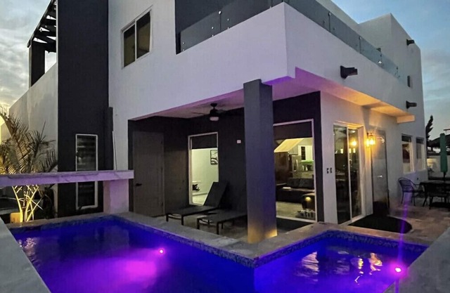 Brand New Modern 5 Bedroom House W Private Pool