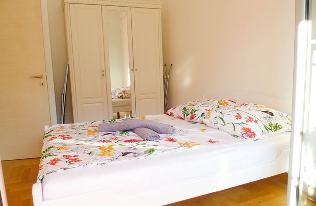 Brand New One Bedroom With Amazing Bay and Mountain views