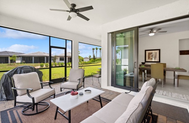 Brand new Paradise in Naples!