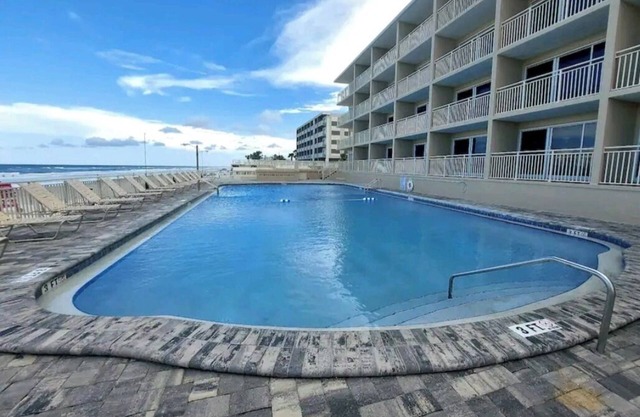 Brand New Pool on Daytona Beach!