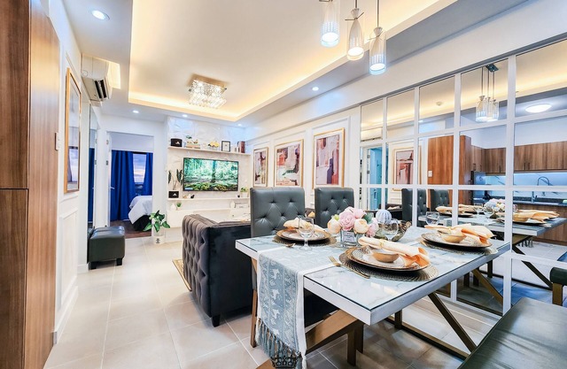 BRAND New Reina Suites 2BR,200 Mbps Fast Internet,Swimming Pool+Airport Shuttle