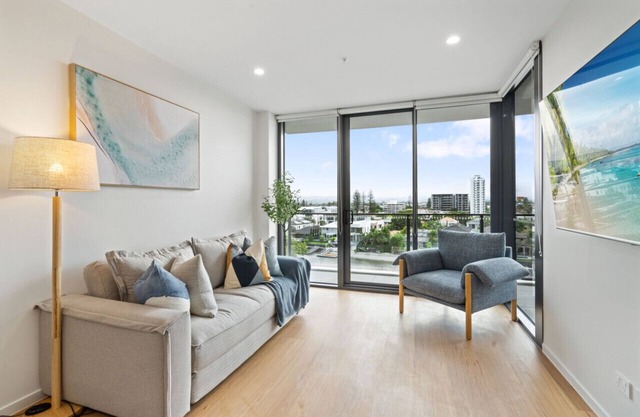 Brand New Riverview 2BR King Bed *Parking/Pool/GYM
