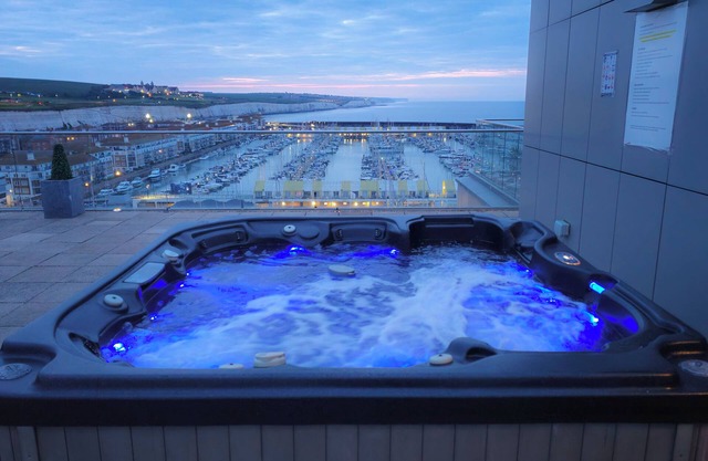 BRAND NEW | SEA VIEW | ROOF | Free Parking