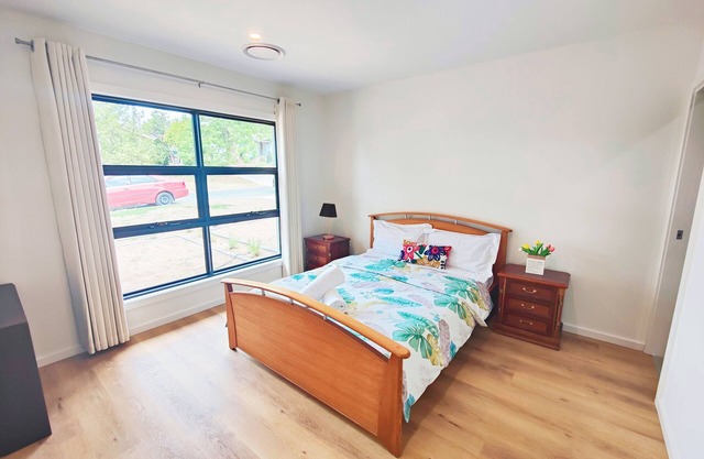 Brand new settled house near shops with Netflix