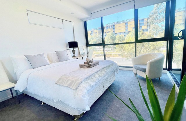 Brand New Stylish 1BR Apartment Free Parking