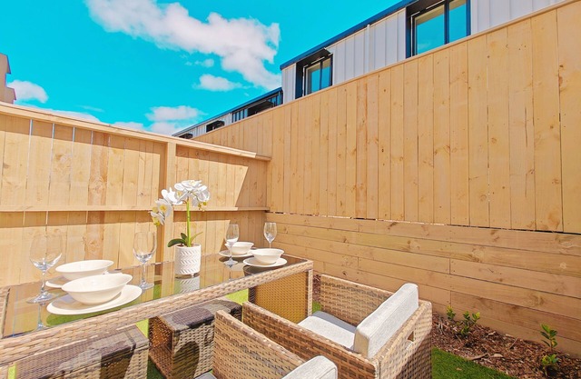 Brand new townhouse with garden and free parking