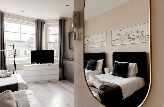 Brand New Triple Studio Finchley Road F9