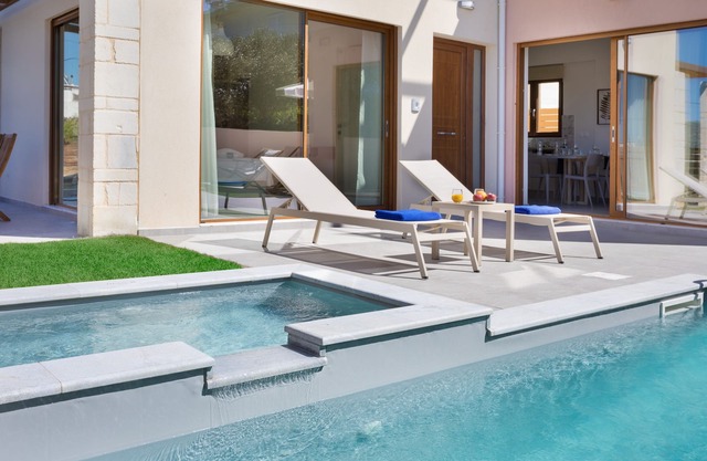 Brand new villa, 300m from the Beach, Shops & Restaurants, with private Pool