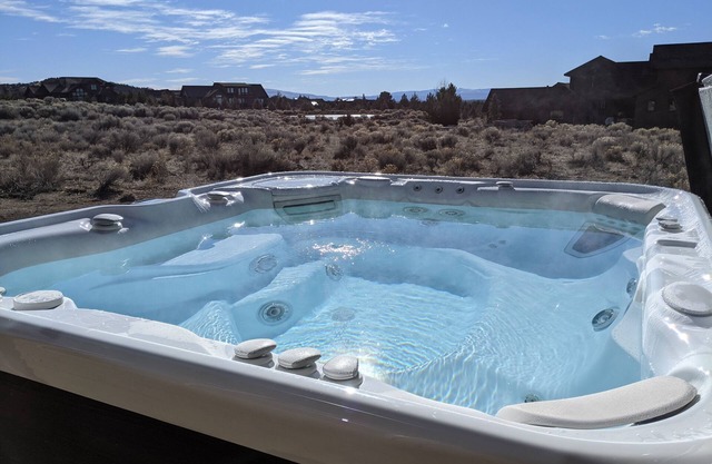 Brasada Ranch Panoramic Views - 4 Bdrm w/Hot Tub and Activity Lawn