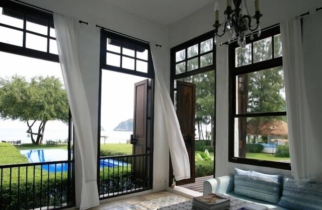 Brassiere Beach Resort
