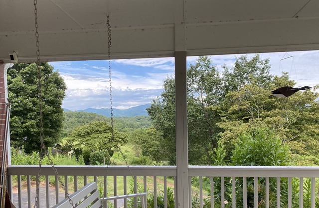 Brawcroft Place is your Smoky Mountain destination- great views, easy access!