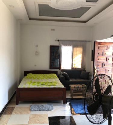 Brazzaville agréable Studio, Square Home Heart