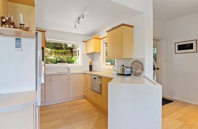 Breakers Bay on the beach - Kaiteriteri Home
