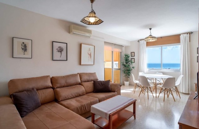 Breakfast with views, parking, terrace and pool