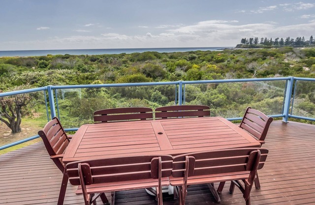 Breakwater 4 - 4/1 Narira Street. Beachfront