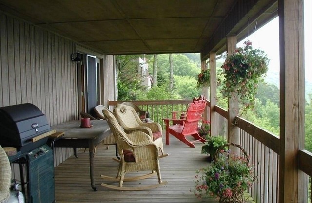 Breath Taking View of the Highlands of the Roan with Hot Tub and Pool Table