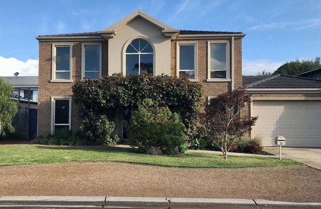 Breathe in the salt air and stroll to beach & cafes - spacious summer house.