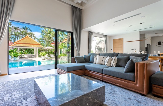 Breathtaking 4-Bedroom Villa near the beach! Perfect for your next vacation.