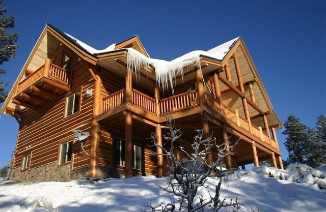 Breathtaking 6 BR log home mountain views with closest location to Wolf Creek!