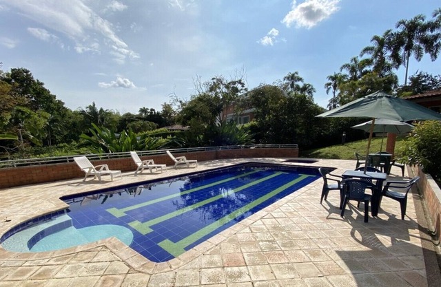 Breathtaking Cerritos Country Villa 4BD w/ Pool