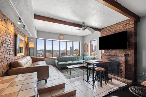 Breathtaking City View 1 Bed Stylish & Serene