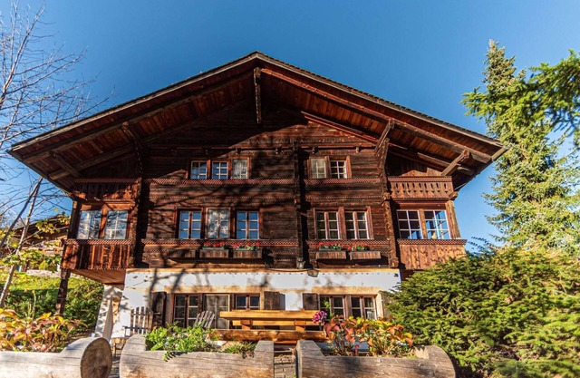 Breathtaking Eiger views, 300 year old chalet