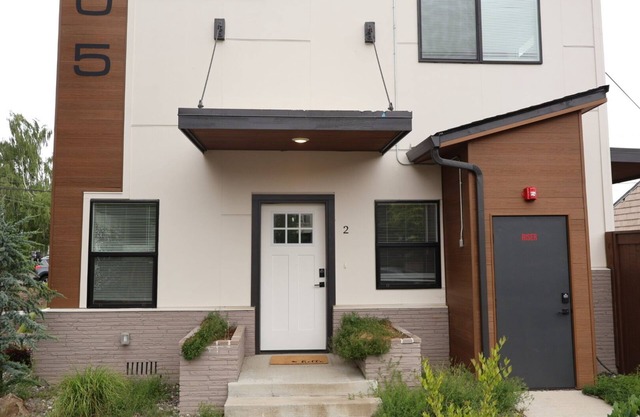 Breathtaking Family Home In Downtown - Quite, Cozy, Retreat