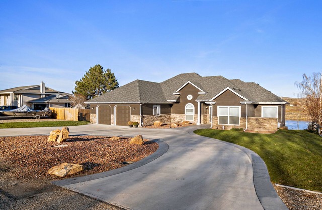 Breathtaking Getaway on the Snake River in the Sunnyslope Wine Region!