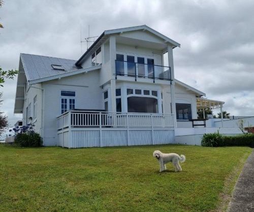 Breathtaking Hamilton Lake Views