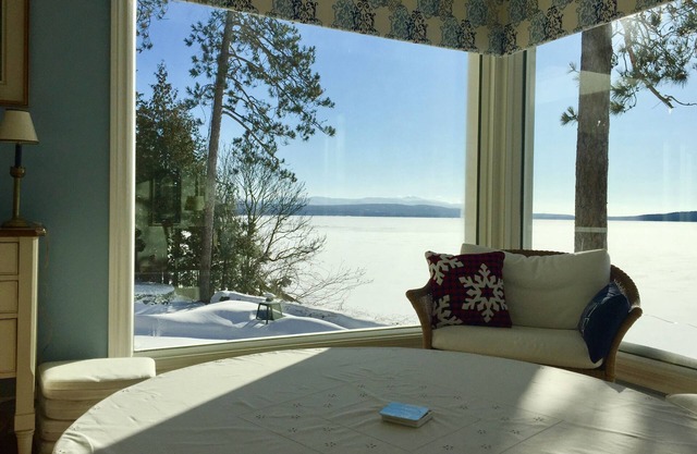 Breathtaking Lakefront View Million Dollar View by the Lake in Quebec