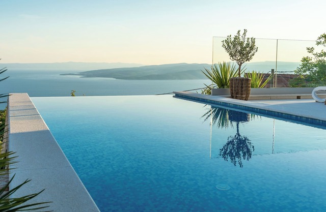 Breathtaking luxury villa 400m2 Amazing View Infinity Pool Whirlpool Sauna
