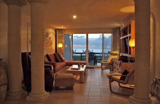 Breathtaking Modern North Beachfront 2BR, Walk2Town Snorkeling best North Coast