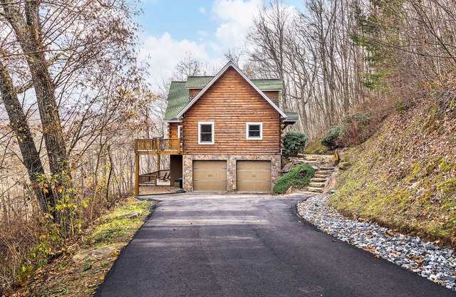 Breathtaking Mountain View Luxury AVL Cabin w/Hot Tub, Fireplaces, Hi-Speed Wifi