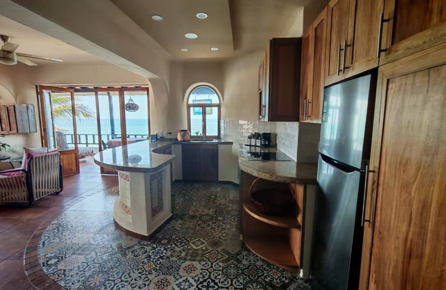 Breathtaking .Oceanfront Corner In The Heart Of Centro
