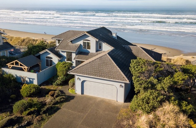 Breathtaking Oceanfront Getaway nDiscounted Rates 11/1/2024 - 4/30/2025