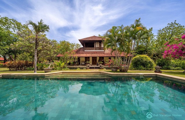 Breathtaking Pool Villa With Mountain View!